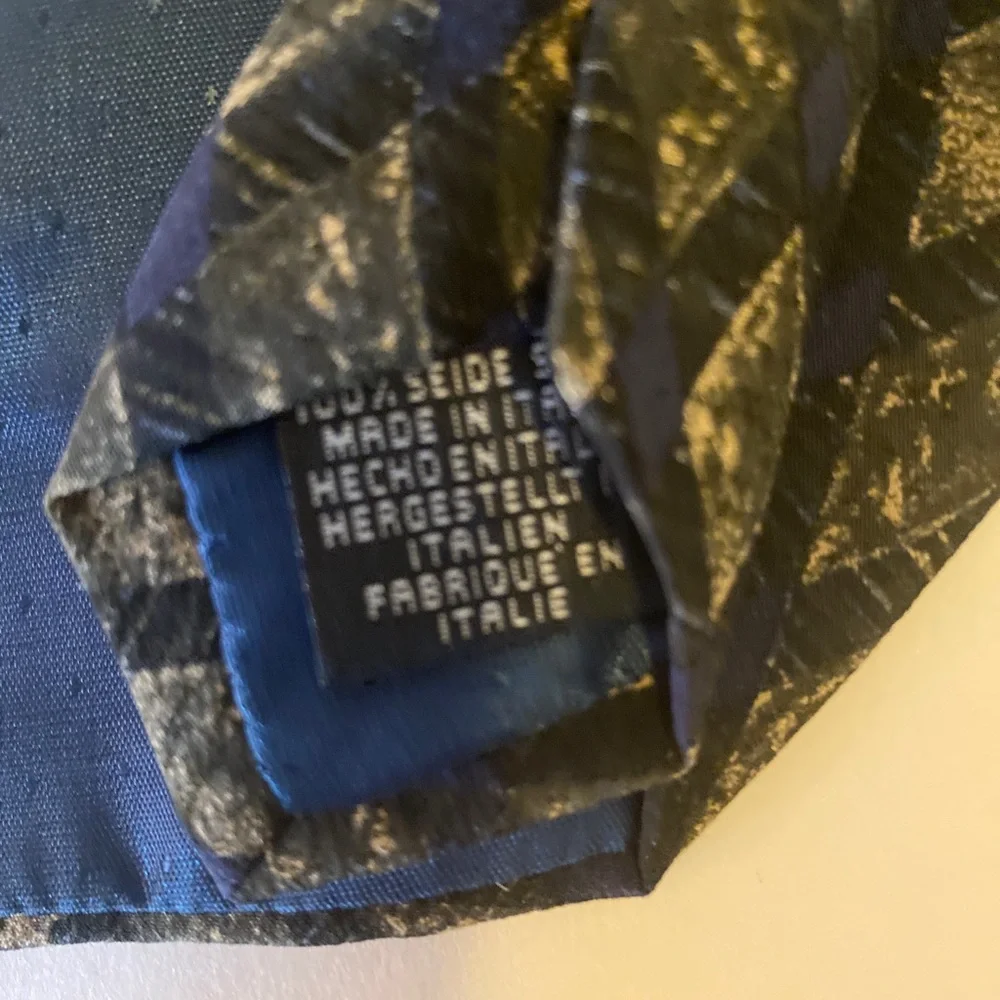 GEOFFREY BEENE Navy Mens 100% Silk Necktie Neck Tie $45 EUC